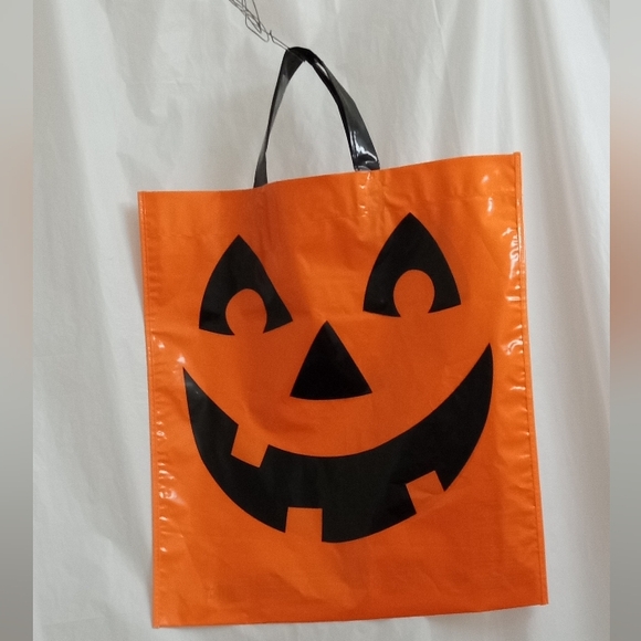 Changing Face Jack-O'-Lantern Plastic Trick-or-Treat Bag-Size 14" x 15.5" - Picture 8 of 10